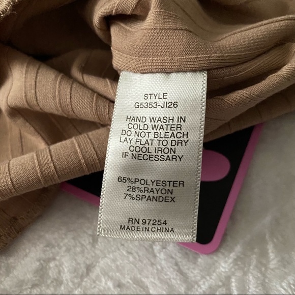 NWT Light Mocha Ribbed Long Sleeve Cropped Top - Picture 8 of 9